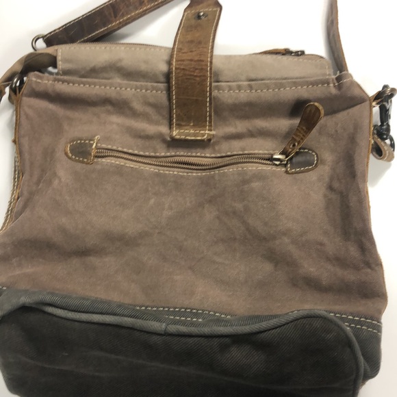 Myra - Picture 4 of 9